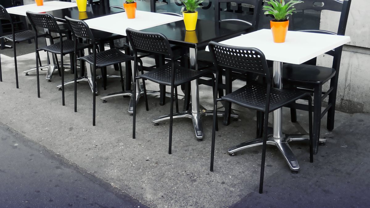 QR Code Table Tents: Tabletop Marketing for Restaurants & Bars